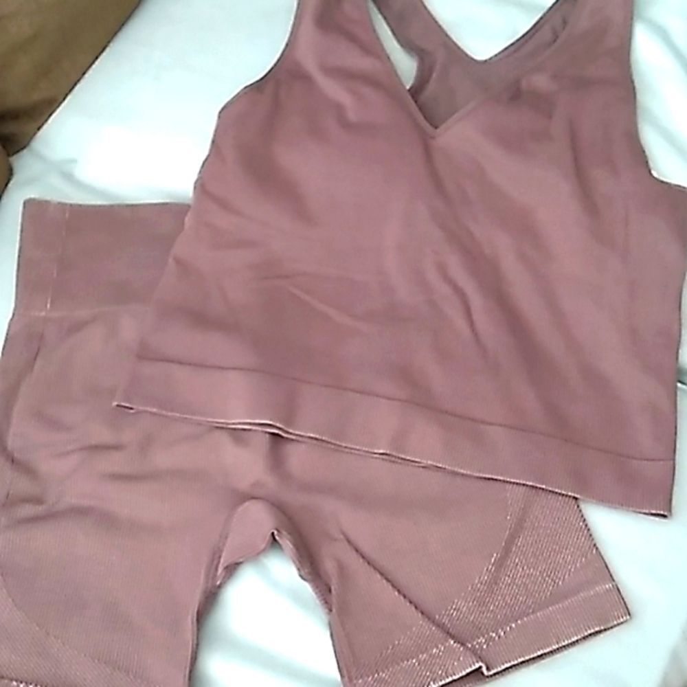 JoyLab crop tank and bike shorts